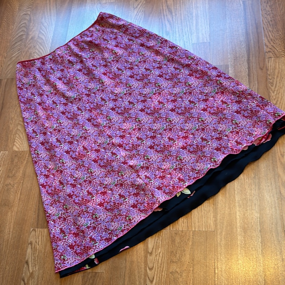 Elegant reversible black and pink floral A-line midi skirt. Size 1X.